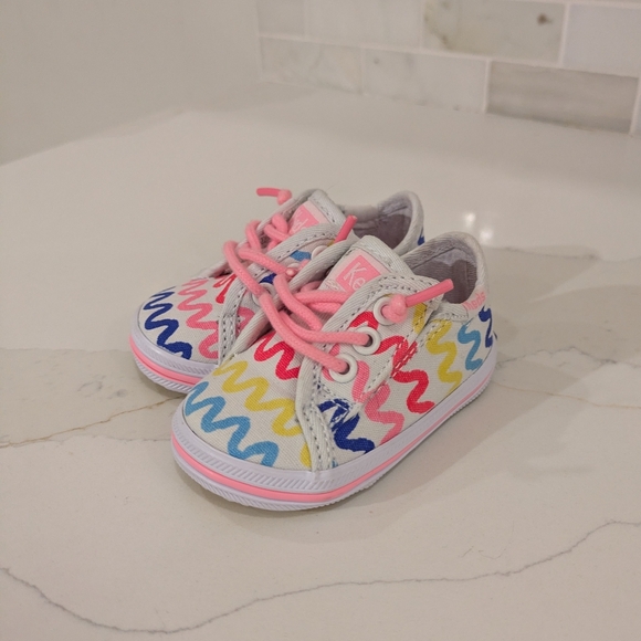 Adorable Keds For Newborn Baby - Picture 3 of 7